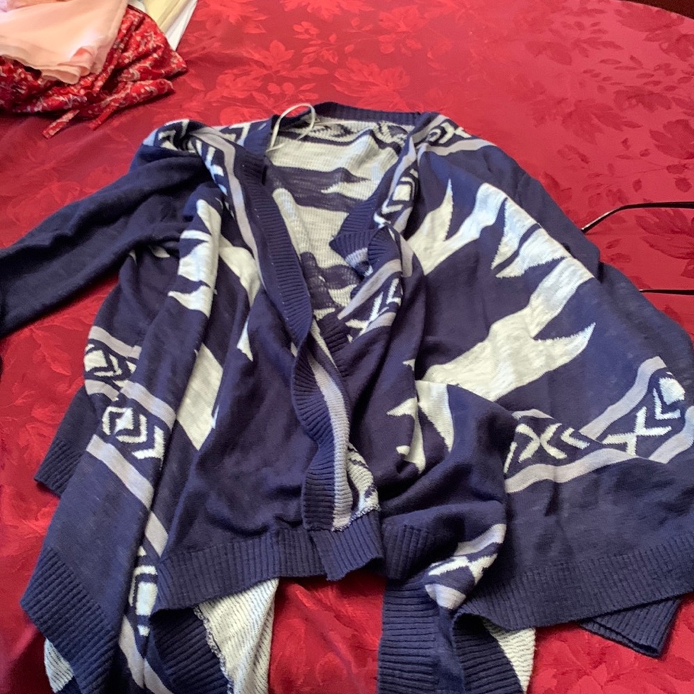 Short thin sweater blue size medium